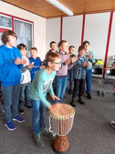 Sichtlich Spaß am Rhythmus haben Schüler bei einem der Workshops anlässlich des Eine-Welt-Projekttags.  Foto: TSG Foto: Schwarzwälder-Bote