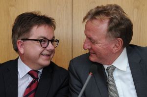 Ungewöhnliche Allianz: Guido Wolf von der CDU- (links) und Claus Schmiedel von der SPD-Fraktion. Foto: dpa