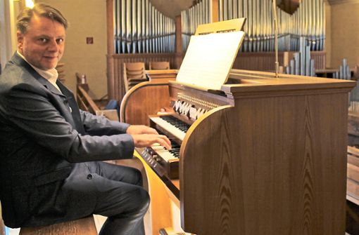 Organist Michael Kaufmann zeigte mit einem Konzert, wie die restaurierte Orgel in Gutach nun klingt. Foto: Störr