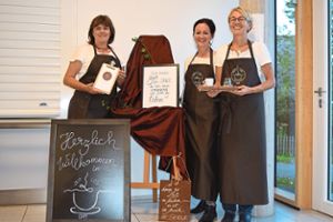 Sabiene Müller (von links), Ingrid Schienle und Ulrike Polaczek  freuen sich auf die Eröffnung des Café Zeitlos der Generationenhilfe Mönchweiler.  Foto: Hettich-Marull Foto: Schwarzwälder Bote