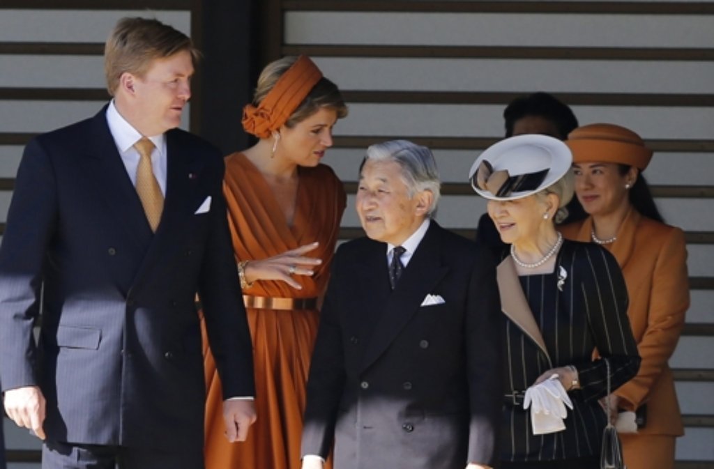 Von links: Willem-Alexander (L) und Maxima der Niederlande mit dem japanischen Kaiser Akihito, der Kaiserin Michiko und Kronprinzessin Masako. Das niederländische Königspaar befindet sich momentan auf Staatsbesuch in Japan.