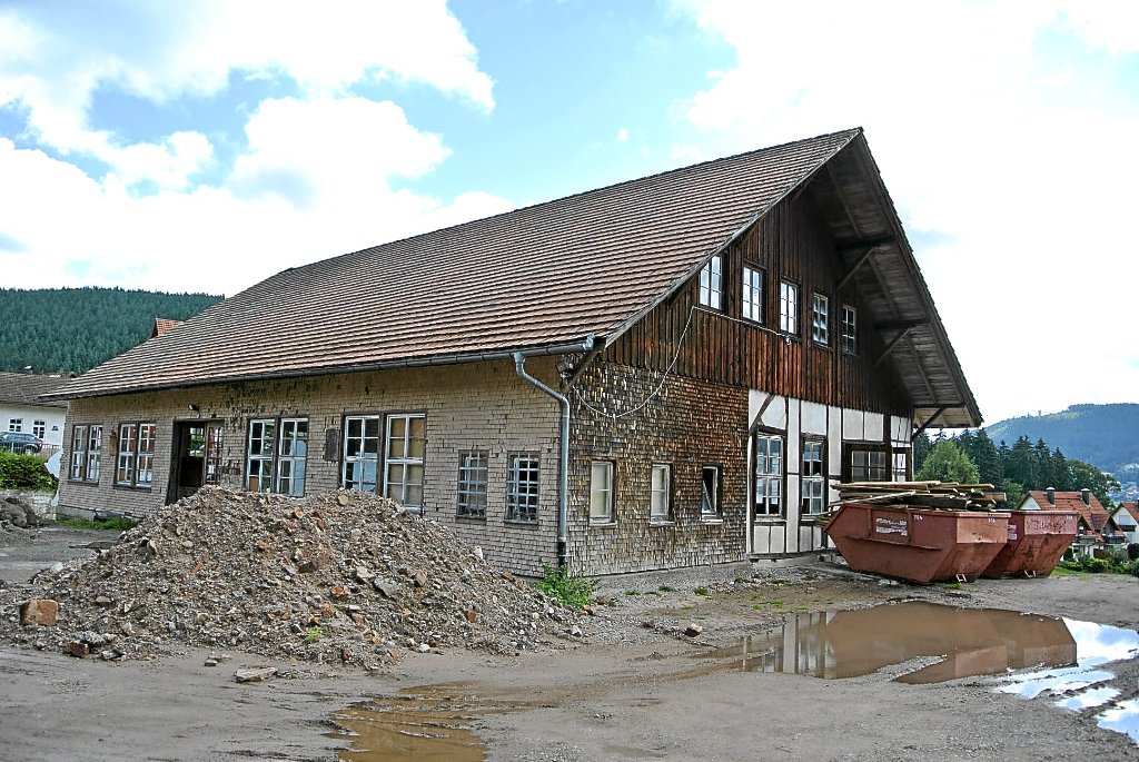 Der Umbau der alten Skifabrik läuft auf Hochtouren.  Fotos: Braun