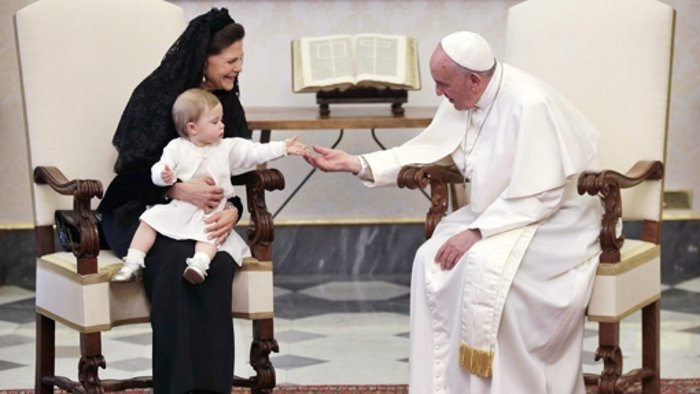 Leonore und der Papst verstehen sich prächtig