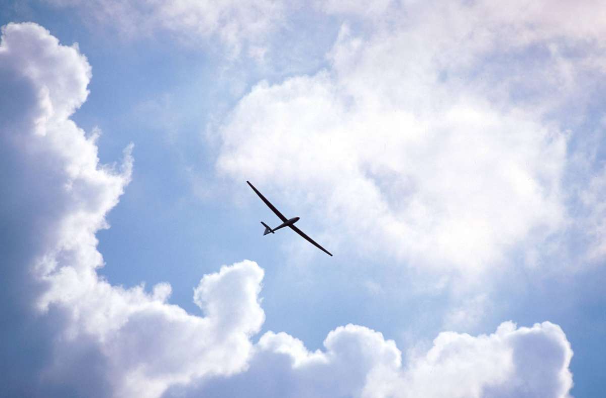 Ein Segelflieger ist in der Nähe des Flugplatzes Blaubeuren abgestürzt (Symbolfoto). Foto:  