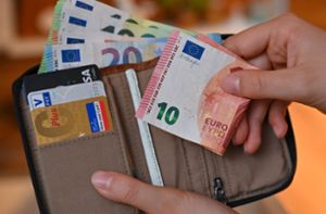 Noch ist Bargeld in Deutschland das beliebteste Zahlungsmittel. Foto: dpa/Patrick Pleul