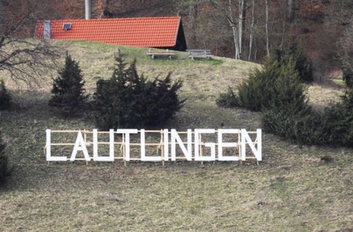 Strahlt neu und frisch: der Schriftzug „Lautlingen“ unterhalb der Kolpingshütte. Foto: Heiko Peter Melle