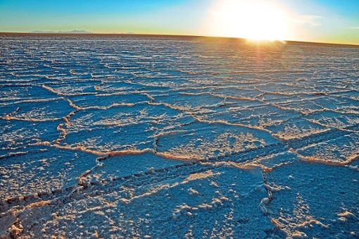Um diesen Salzsee in Bolivien geht es. Hier werden die weltweit größten Lithium-Vorkommen vermutet.   Foto: Wolf
