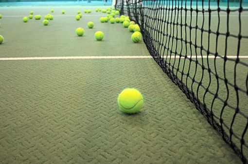 Erst herrschte Unklarheit, doch nun heißt es: Tennis ist in Hallen ist im November gestattet. Foto: ©idee23 – stock.adobe.com