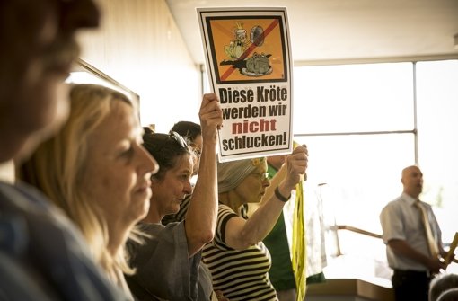 Stuttgart-21-Gegner hatten im Juli im Gemeinderat heftig gegen die Ablehnung des Bürgerbegehrens „Storno“ protestiert Foto: Lichtgut/Leif Piechowski