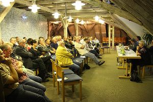 Zahlreiche Besucher waren gekommen, um sich über die Zukunft der Winterlinger Schullandschaft zu informieren. Foto: Retter Foto: Schwarzwälder-Bote