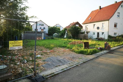Auf dem Grundstück in der Martinstraße soll ein Mehrfamilienhaus entstehen. Die Anwohner äußern Bedenken. Foto: Müller