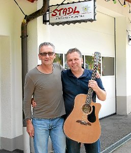 Freuen sich auf ein Wiedersehen mit alten Musikkollegen: Michael Rohr (links im Bild) und Andreas Waxenegger, bekannt als Andy&Rory. Foto: Jung Foto: Schwarzwälder-Bote