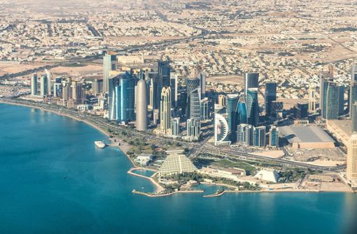 Ein Großteil der Katarer lebt in der Hauptstadt Doha. Die Skyline der Stadt ist weltberühmt. Foto: imago/jovannig