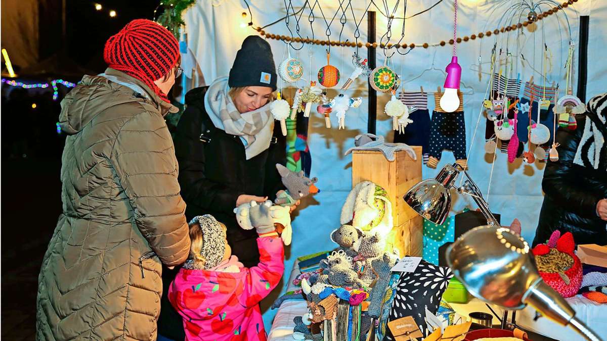 Trotz Kälte und Schnee: Das große Angebot des Kippenheimer Weihnachtsmarkts lockt viele