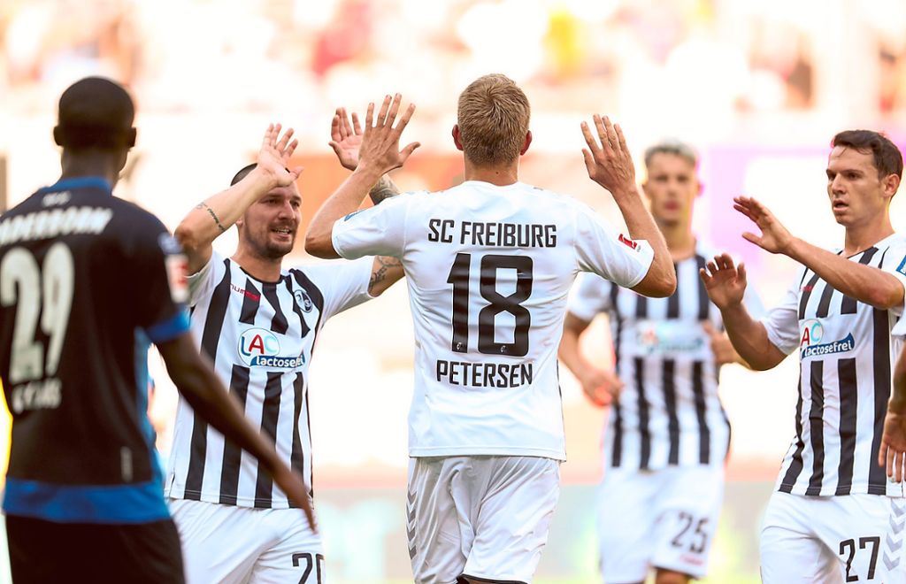 Nils Petersen brachte die Freiburger gegen Paderborn mit seinem Treffer zur 2:1-Führung auf die Siegerstraße. Foto: Gentsch