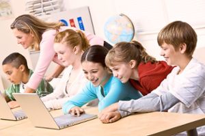 Ohne Internet ist Unterricht bald nicht mehr denkbar. Alle Schulen des Kreises sollen bald an das schnelle Internet angebunden werden. Foto: © AVAVA  – stock.adobe.com Foto: Schwarzwälder Bote
