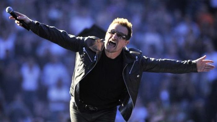 Bonos Flugzeug verliert Heckklappe