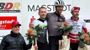 Christoph Groß (Zweiter von links) freute sich bei der Siegerehrung in Magstadt über den zweiten Rang. Foto: Abt