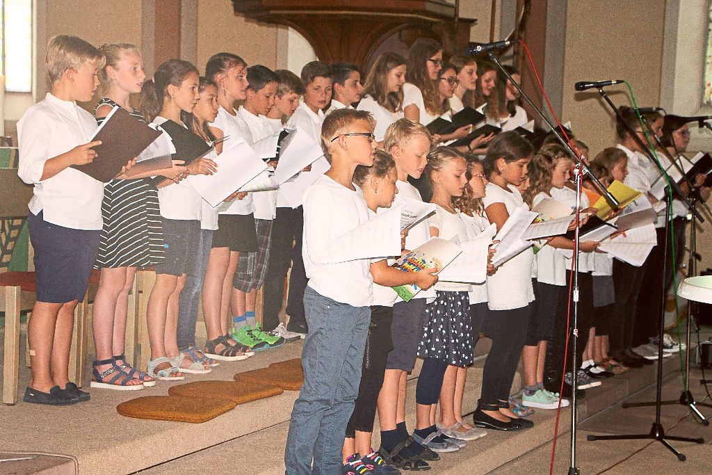 Zu den wichtigesten Lebensstationen Luthers warteten die Kinder mit Liedern auf. Foto: Schmidtke