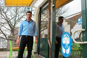 Der 45-jährige Massimiliano Longo aus Bonndorf ist neuer Besitzer des Eiscafés Rialto auf dem Max-Rieple-Platz. Foto: Simon Foto: Schwarzwälder Bote