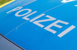 Polizei und Staatsanwaltschaft ermitteln wegen versuchter Erpressung und Geiselnahme in Albstadt gegen zwei Männer (Symbolbild).  einen Foto: imago images/Einsatz-Report24/Aaron Klewer via www.imago-images.de