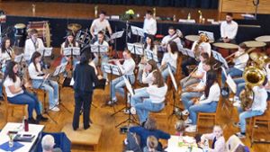 Die Jugendkapelle JKO spielte zum Abschluss unter der Leitung von Dirigentin Ashley Pöndl auf. Foto: Haas
