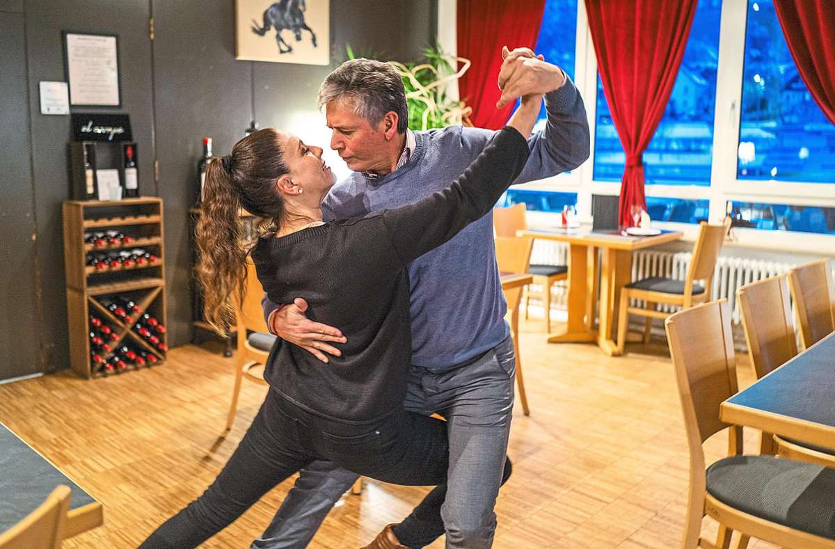 Romina und Milton Homann sind leidenschaftliche Tänzer und Gastronomen. Foto: Thomas Fritsch