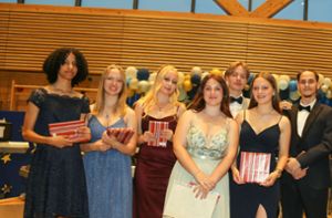 Die Preisträger freuen sich über ihre Auszeichnungen. Foto: Decoux/Sandra Decoux