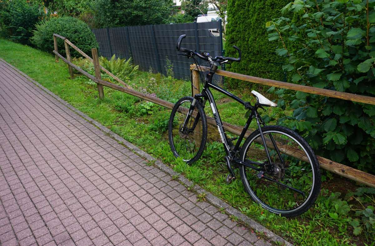 Vandalismus in Schömberg: Holzgeländer kaputt