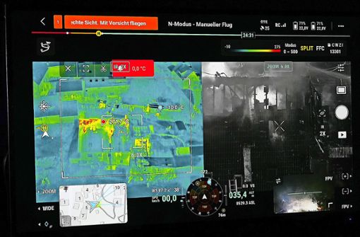 Bei dem Hausbrand in Wachendorf liefert erstmals eine Drohne Luftbilder des Brandes und stellt über eine Wärmebildkamera Glutnester dar. Foto: Morlok