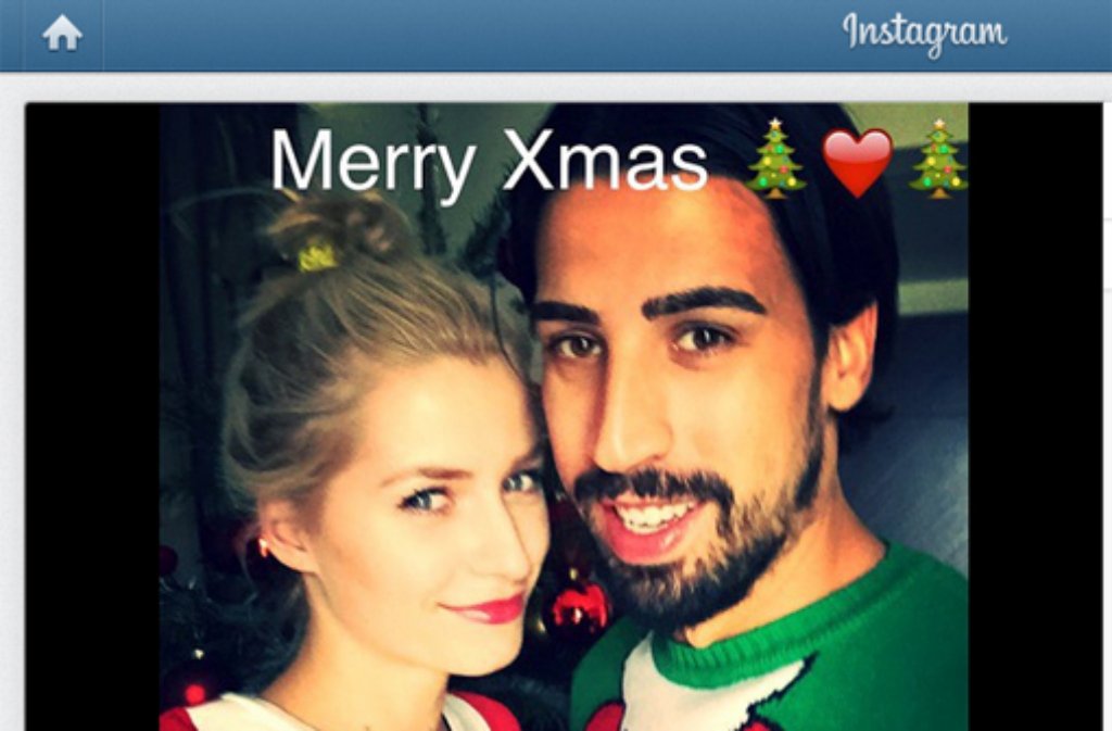 Lena Gercke und Sami Khedira: Das Model und der Fußballer posierten an Heiligabend in passenden grün-roten Pullis und stellten das Bild bei Instagram online. Hier gehts zum Instagram-Post. Foto: Instagram