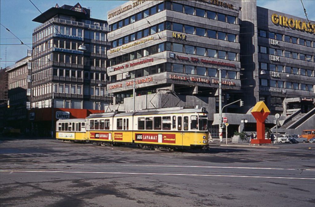 Als die Straßenbahn noch auf der Straße fuhr ... Foto: Stuttgart-Album