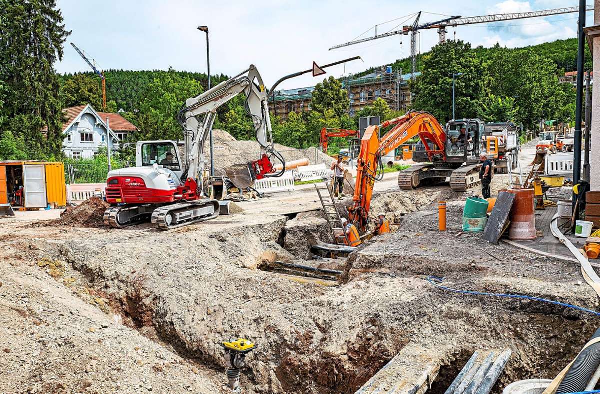 Drei Baukolonnen sorgen bei den Arbeiten in der Calwer Straße und der Lange Straße für einen zügigen Fortschritt. Foto: Fritsch