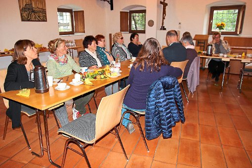 Rund 20 Gäste kamen zum Frauenfrühstück in die Eutinger Pfarrscheuer. Foto: Feinler Foto: Schwarzwälder-Bote