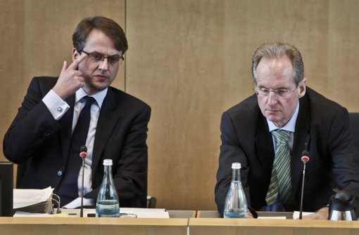 OB Wolfgang Schuster (re.) und sein Kämmerer Michael Föll während der Haushaltsdebatte im Rathaus Foto: Piechowski