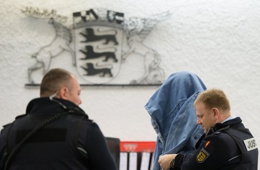 Von Montag an steht in Stuttgart ein 48-Jähriger vor Gericht, der vor rund acht Monaten zwei Menschen in Stuttgart ermordet und deren Leichen im Schlossgarten abgelegt  haben soll. Foto: dpa