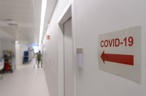 Das Landesgesundheitsamt berichtete am Sonntag, dass nun 379 Covid-19-Erkrankte in Baden-Württemberg intensivmedizinisch behandelt würden (Symbolbild).  Foto: dpa/Robert Michael