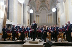 Wolfgang Borho und die Stadtkapelle (im Bild) bieten ebenso wie das Jugendblasorchester ein „sagenhaftes“ Konzert. Foto: Weber