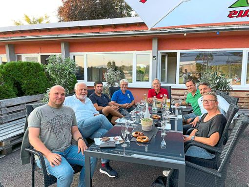 Die Vereinsvertreter vom SV Oberkirch, Kehler FV, SV Linx, SV Oberachern und dem SV Stadelhofen zusammen mit OFV-Präsident Norbert Großklaus (Mitte). Foto: privat
