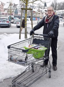 Wenn Günter Lindenlauf zum Einkaufen geht, ist er immer gut ausgerüstet. Foto: Siegmeier