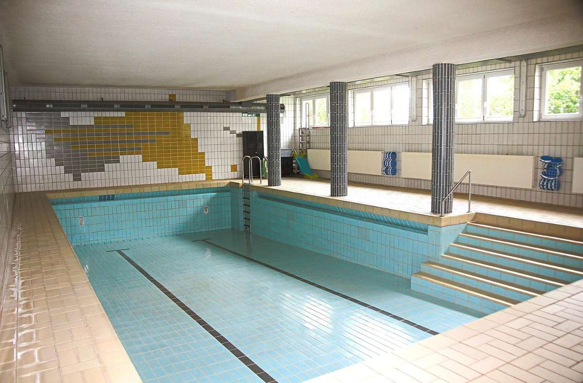 Das Lehrschwimmbecken in Hausen unter der Grundschule wird dieser Tage gefüllt und rechtzeitig beheizt und in Betrieb genommen. Foto: Rapthel-Kieser