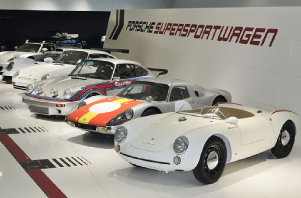 Besonders heilige Blechle: Noch bis zum 16. März 2014 ist im Porsche-Museum in Stuttgart-Zuffenhausen die Sonderausstellung 60 Jahre Supersportwagen zu sehen. Foto: Porsche AG