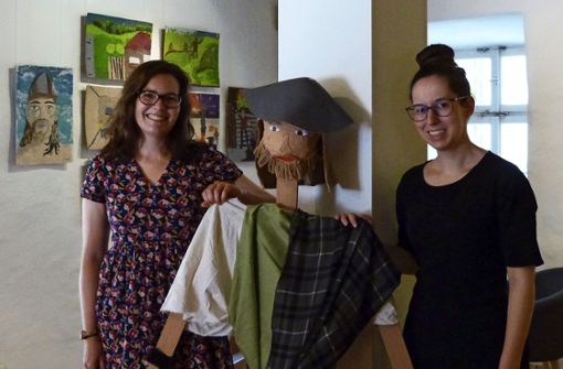 Clara Le Guellec, Leiterin der Jugendkunstschule (links), und Lena Hauser, Leiterin des Museums im Steinhaus, freuen sich bereits auf die Ausstellung „Kelten und Kultur“. Foto: Salome Menzler