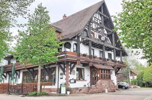 Mit frisch gestrichener Fassade eröffnet der Gasthof in der Ortsstraße 10 in Reutin neu. Foto: Fuchs
