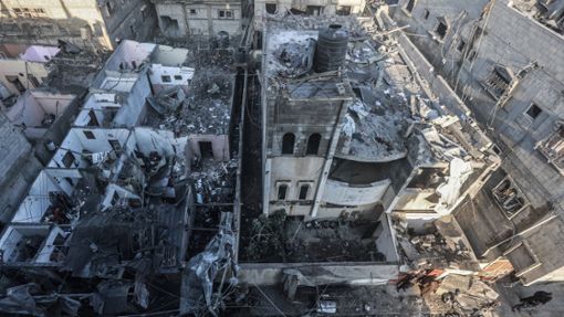 Zerstörte Gebäude nach einem israelischen Luftangriff auf das Viertel Al-Amal in Chan Junis. Trotz der Bedenken liefert Washington Israel weitere Tausende schwerer Bomben und Kampfflugzeuge. Foto: Ahmed Zakot/dpa