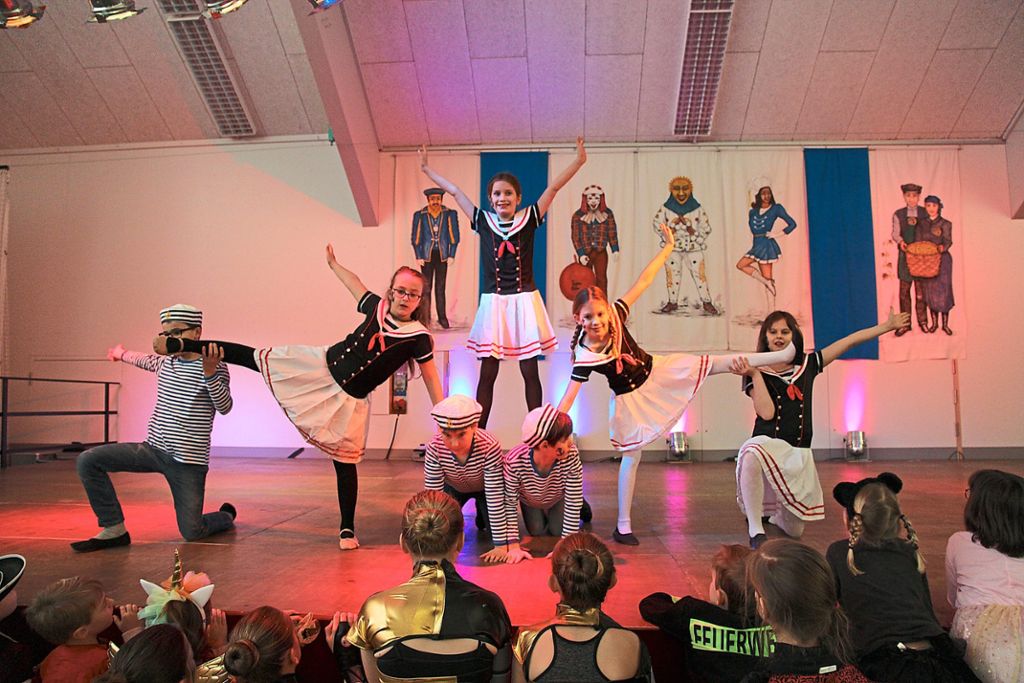 Auf hohe See begeben sich die Mini-Tänzer der NZ Mühlen beim Kindershowtanznachmittag in Göttelfingen. Fotos: Feinler