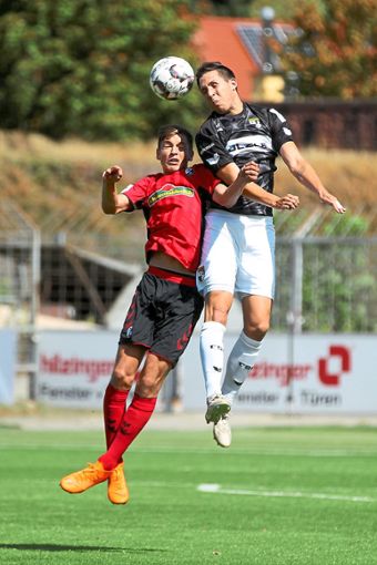 Nach der 0:1-Niederlage in Freiburg peilen Matthias Schmitz und die TSG Balingen in Baindt ein Erfolgserlebnis an.  Foto: Eibner