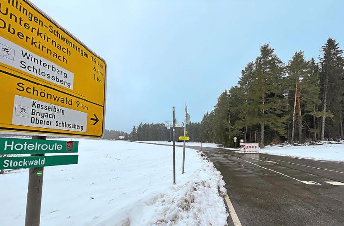 Straße bei Oberkirnach gesperrt: Skilifte wegen Schnees vom Verkehr abgeschnitten
