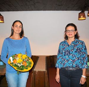 Sabine de Rosso (von links) und Olesja Foos beim Treffen des Volleyballclubs.Foto: Bächle Foto: Schwarzwälder Bote