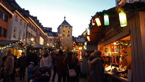 Weihnachtsmarkt lockt mit Flair und Eis-Turm